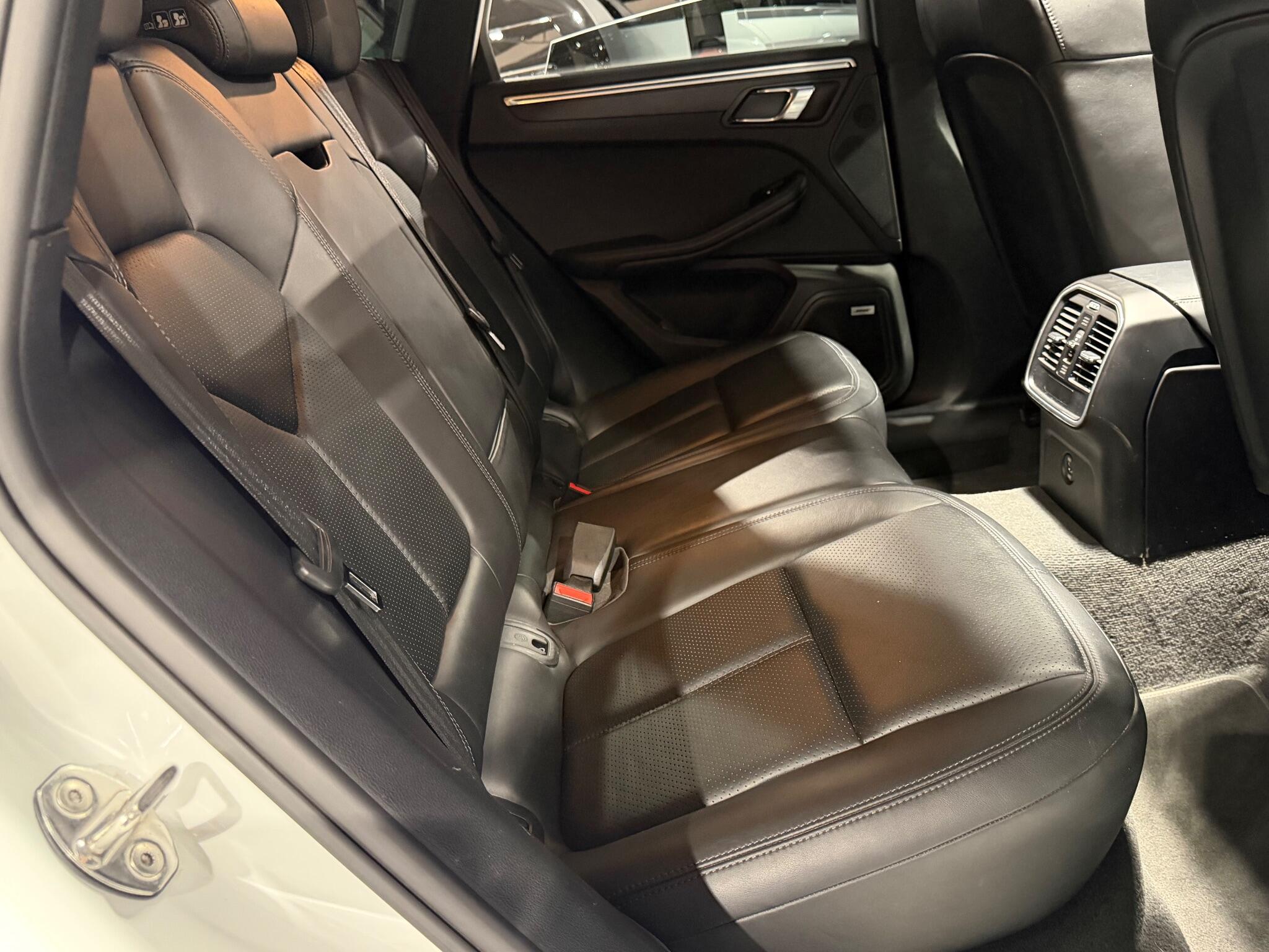 Porsche Macan 2.0T SUV 5dr Petrol PDK 4WD Euro 6 (s/s) (252 ps)